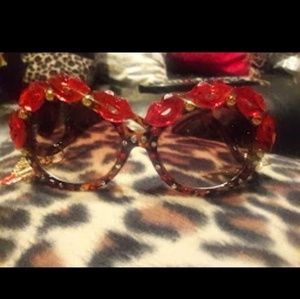 "Kisses" designer Sunglasses